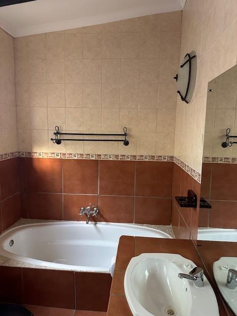 To Let 1 Bedroom Property for Rent in Heldervue Western Cape